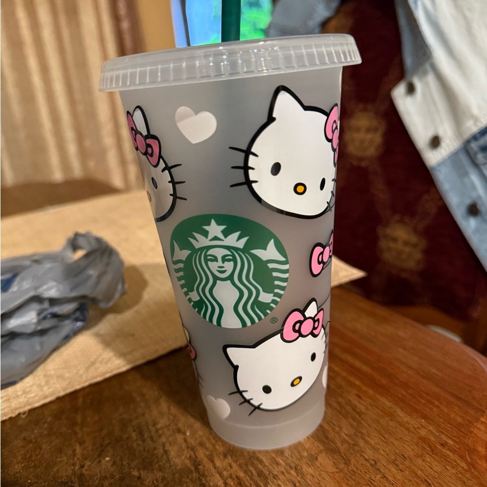 Custom Hello Kitty Cup - Picture 2 of 3